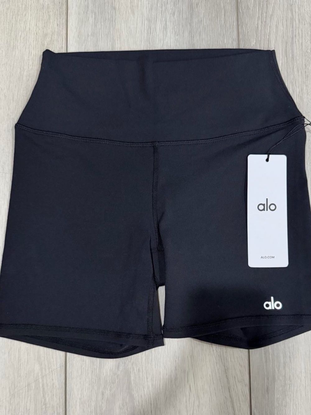 ALO Yoga Black Airbrush High-Rise 5” Biker Shorts — Size M - Picture 4 of 7